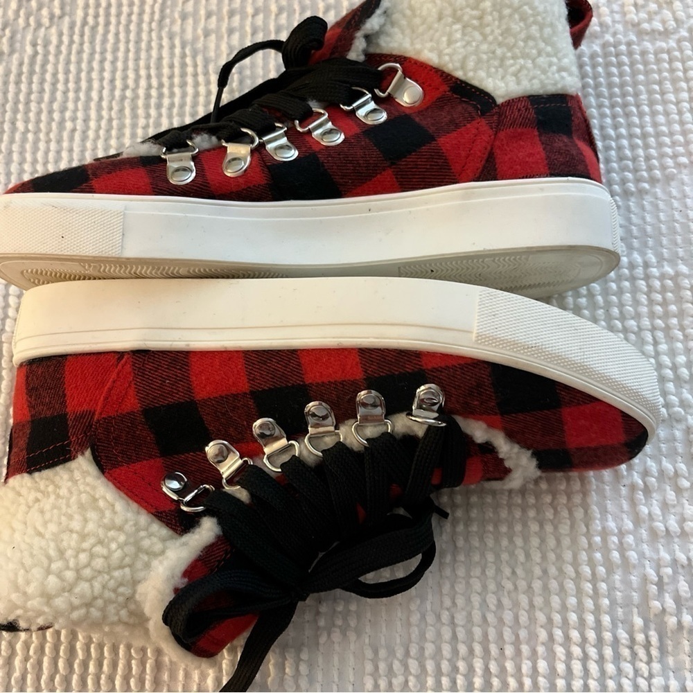 Very G Snuggly red and black plaid flannel boots with faux fur. Size 7. - Picture 7 of 11